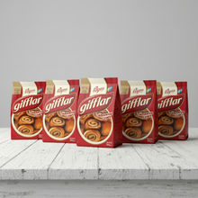 Lade das Bild in den Galerie-Viewer, Gifflar Cinnamon frontal hintereinander